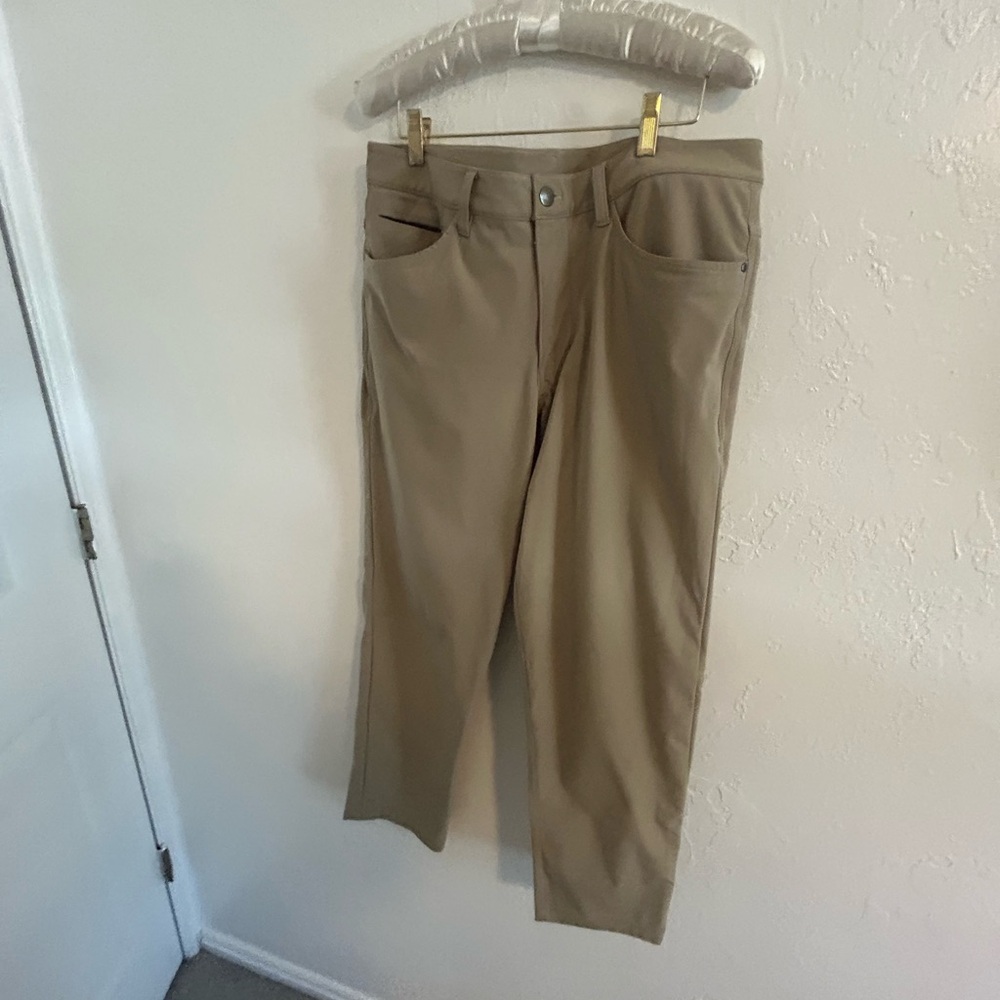 Men's lululemon size 33 Tan Pants